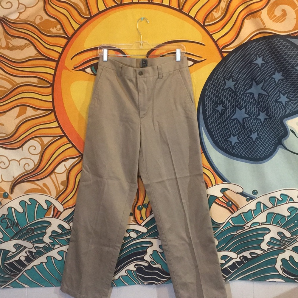 Docker straight fit 30/32 khaki colored.